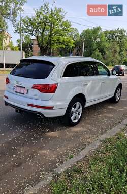 Позашляховик / Кросовер Audi Q7 2014 в 