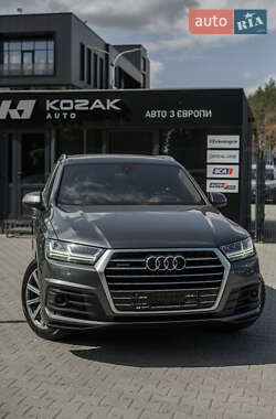 Внедорожник / Кроссовер Audi Q7 2018 в 
