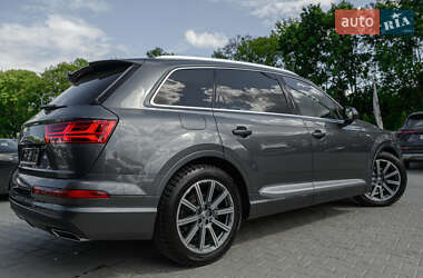 Внедорожник / Кроссовер Audi Q7 2018 в 