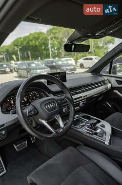 Внедорожник / Кроссовер Audi Q7 2018 в 