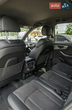 Внедорожник / Кроссовер Audi Q7 2018 в 