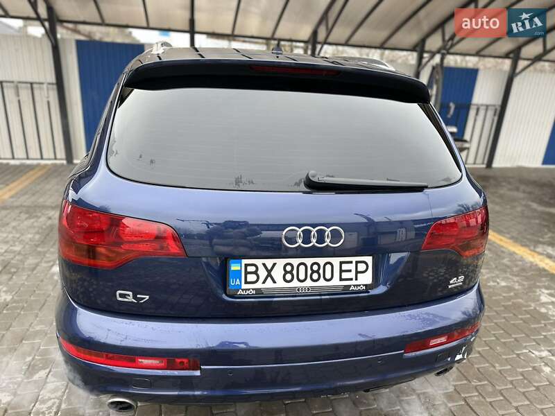 Позашляховик / Кросовер Audi Q7 2007 в 