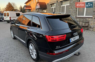 Внедорожник / Кроссовер Audi Q7 2015 в 