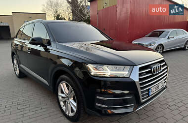 Внедорожник / Кроссовер Audi Q7 2015 в 