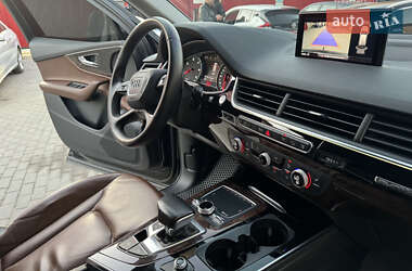 Внедорожник / Кроссовер Audi Q7 2015 в 
