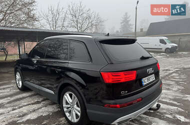 Внедорожник / Кроссовер Audi Q7 2015 в 