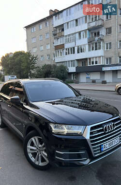 Внедорожник / Кроссовер Audi Q7 2015 в 