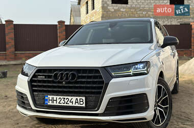Внедорожник / Кроссовер Audi Q7 2016 в 