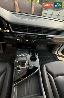 Внедорожник / Кроссовер Audi Q7 2016 в 