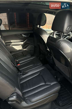 Внедорожник / Кроссовер Audi Q7 2016 в 