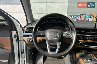 Позашляховик / Кросовер Audi Q7 2016 в 