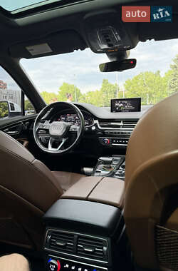 Позашляховик / Кросовер Audi Q7 2016 в 