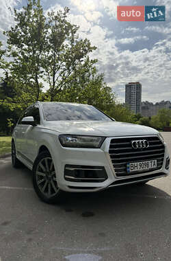 Позашляховик / Кросовер Audi Q7 2016 в 