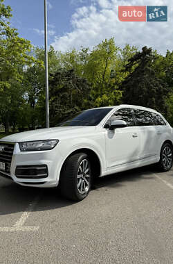 Позашляховик / Кросовер Audi Q7 2016 в 