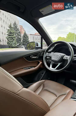 Позашляховик / Кросовер Audi Q7 2016 в 