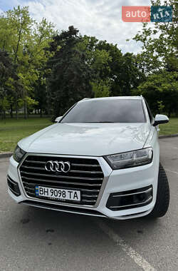 Позашляховик / Кросовер Audi Q7 2016 в 
