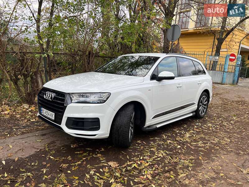 Внедорожник / Кроссовер Audi Q7 2016 в 