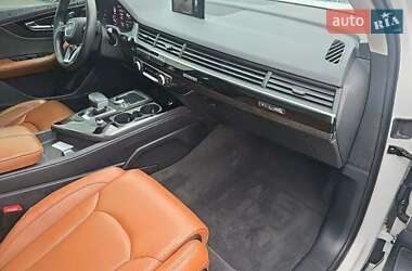 Внедорожник / Кроссовер Audi Q7 2018 в 