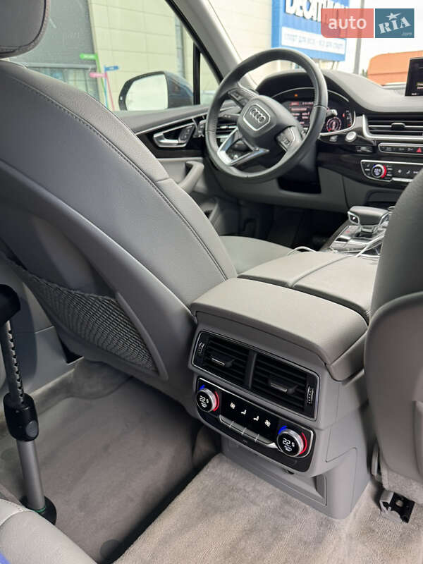 Внедорожник / Кроссовер Audi Q7 2017 в Киеве