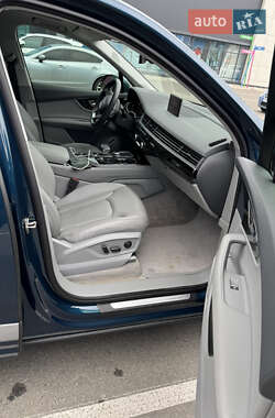 Внедорожник / Кроссовер Audi Q7 2017 в 