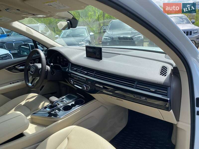 Позашляховик / Кросовер Audi Q7 2017 в Львові