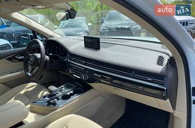Внедорожник / Кроссовер Audi Q7 2017 в 
