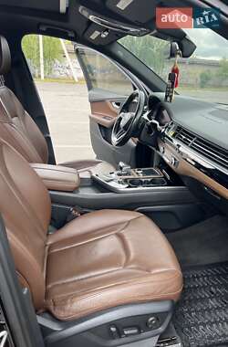 Внедорожник / Кроссовер Audi Q7 2015 в 