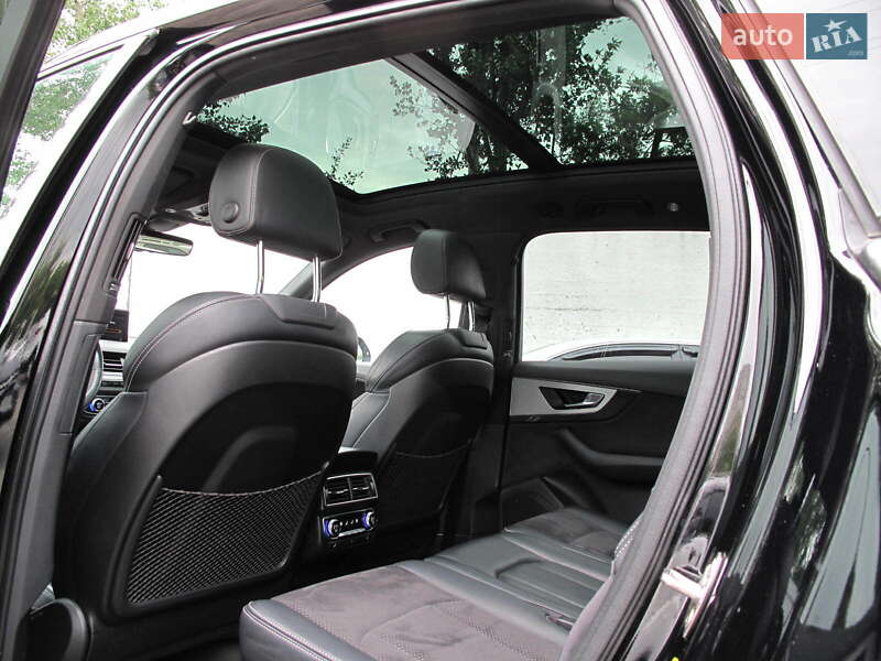 Внедорожник / Кроссовер Audi Q7 2015 в Киеве