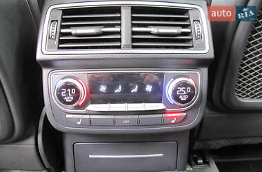 Позашляховик / Кросовер Audi Q7 2015 в 