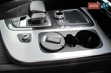 Позашляховик / Кросовер Audi Q7 2015 в 