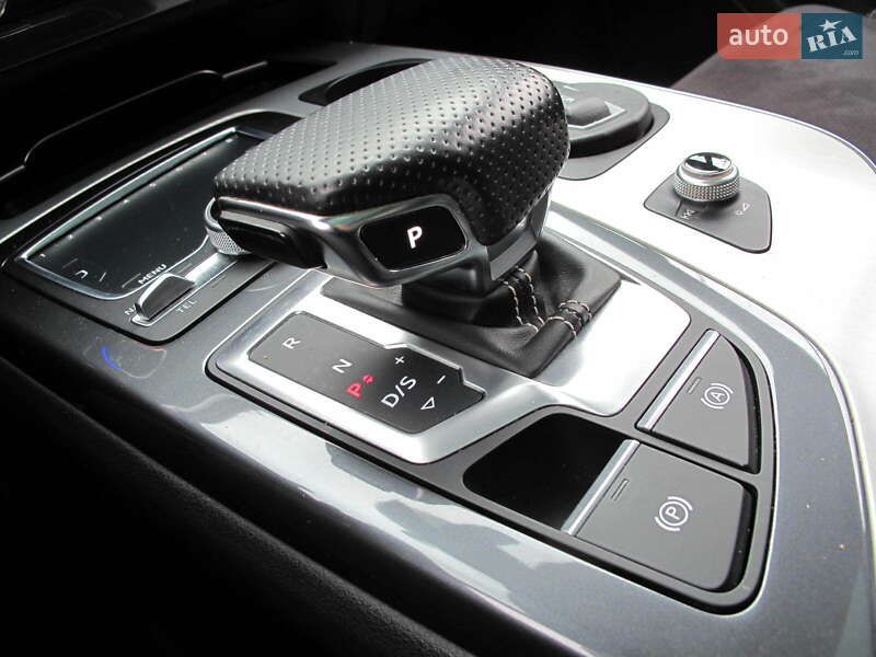 Внедорожник / Кроссовер Audi Q7 2015 в Киеве