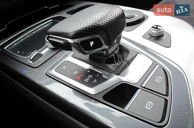 Позашляховик / Кросовер Audi Q7 2015 в 