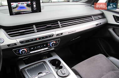 Позашляховик / Кросовер Audi Q7 2015 в 