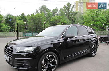 Позашляховик / Кросовер Audi Q7 2015 в 