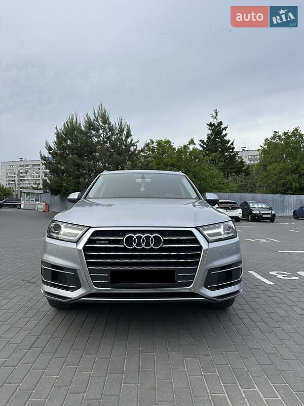 Внедорожник / Кроссовер Audi Q7 2015 в Киеве