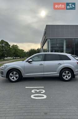 Внедорожник / Кроссовер Audi Q7 2015 в 