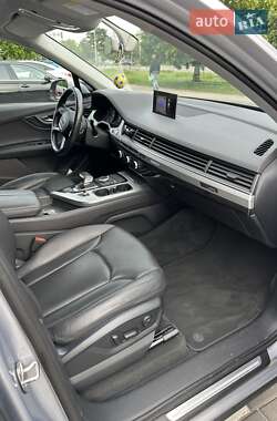 Внедорожник / Кроссовер Audi Q7 2015 в 