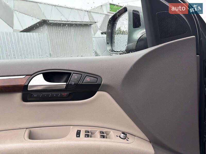 Внедорожник / Кроссовер Audi Q7 2012 в Черновцах