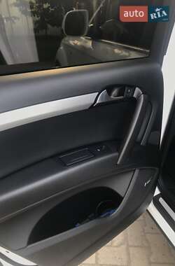 Внедорожник / Кроссовер Audi Q7 2011 в 