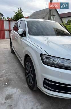 Внедорожник / Кроссовер Audi Q7 2015 в 