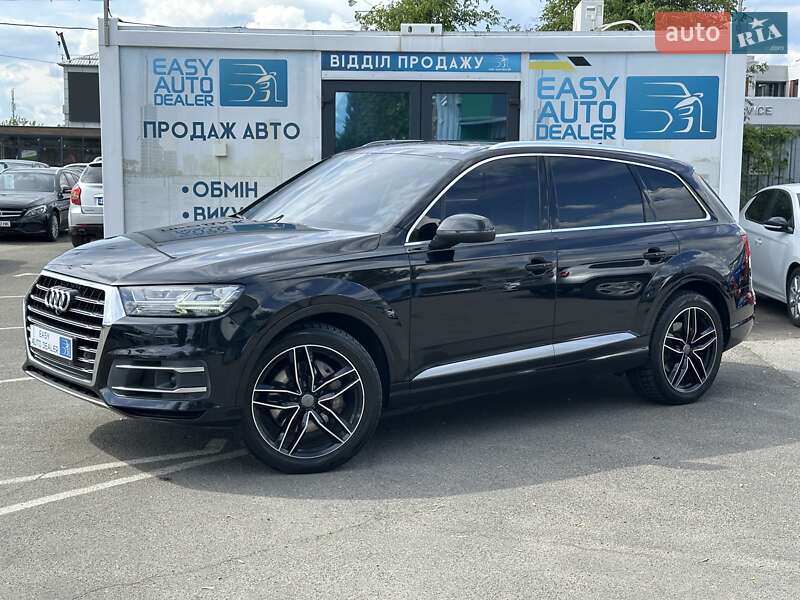 Внедорожник / Кроссовер Audi Q7 2015 в 