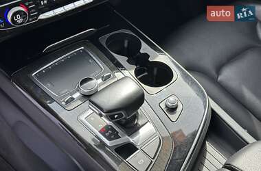 Внедорожник / Кроссовер Audi Q7 2015 в 