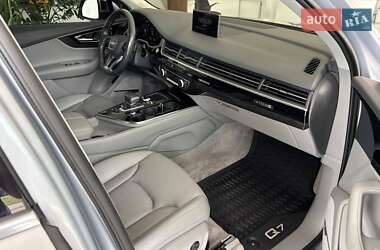 Внедорожник / Кроссовер Audi Q7 2016 в 