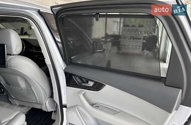Внедорожник / Кроссовер Audi Q7 2016 в 