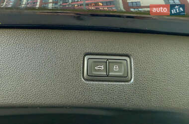 Внедорожник / Кроссовер Audi Q7 2017 в 