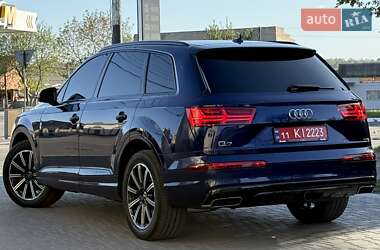 Позашляховик / Кросовер Audi Q7 2019 в 