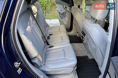 Позашляховик / Кросовер Audi Q7 2019 в 