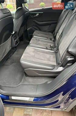 Внедорожник / Кроссовер Audi Q7 2021 в 