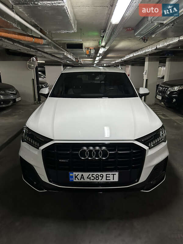 Внедорожник / Кроссовер Audi Q7 2021 в 