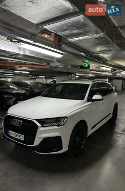Внедорожник / Кроссовер Audi Q7 2021 в 